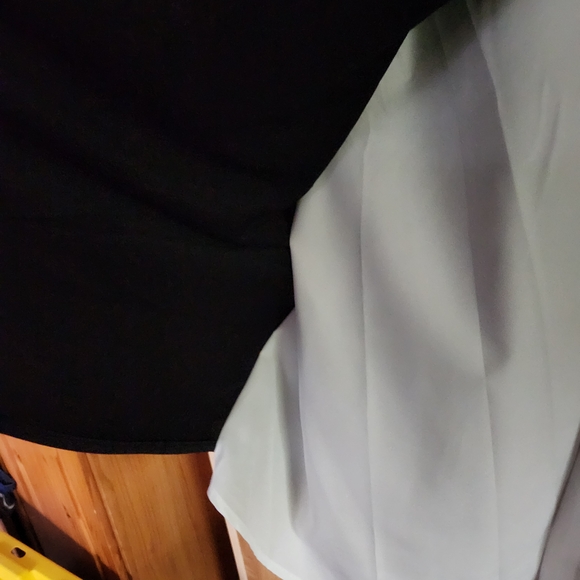 Chic Black Blouse with White Accents - Picture 6 of 10